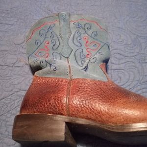 Babyfat Arait women's boots size 9.5